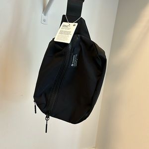 Lululemon clean lines belt bag